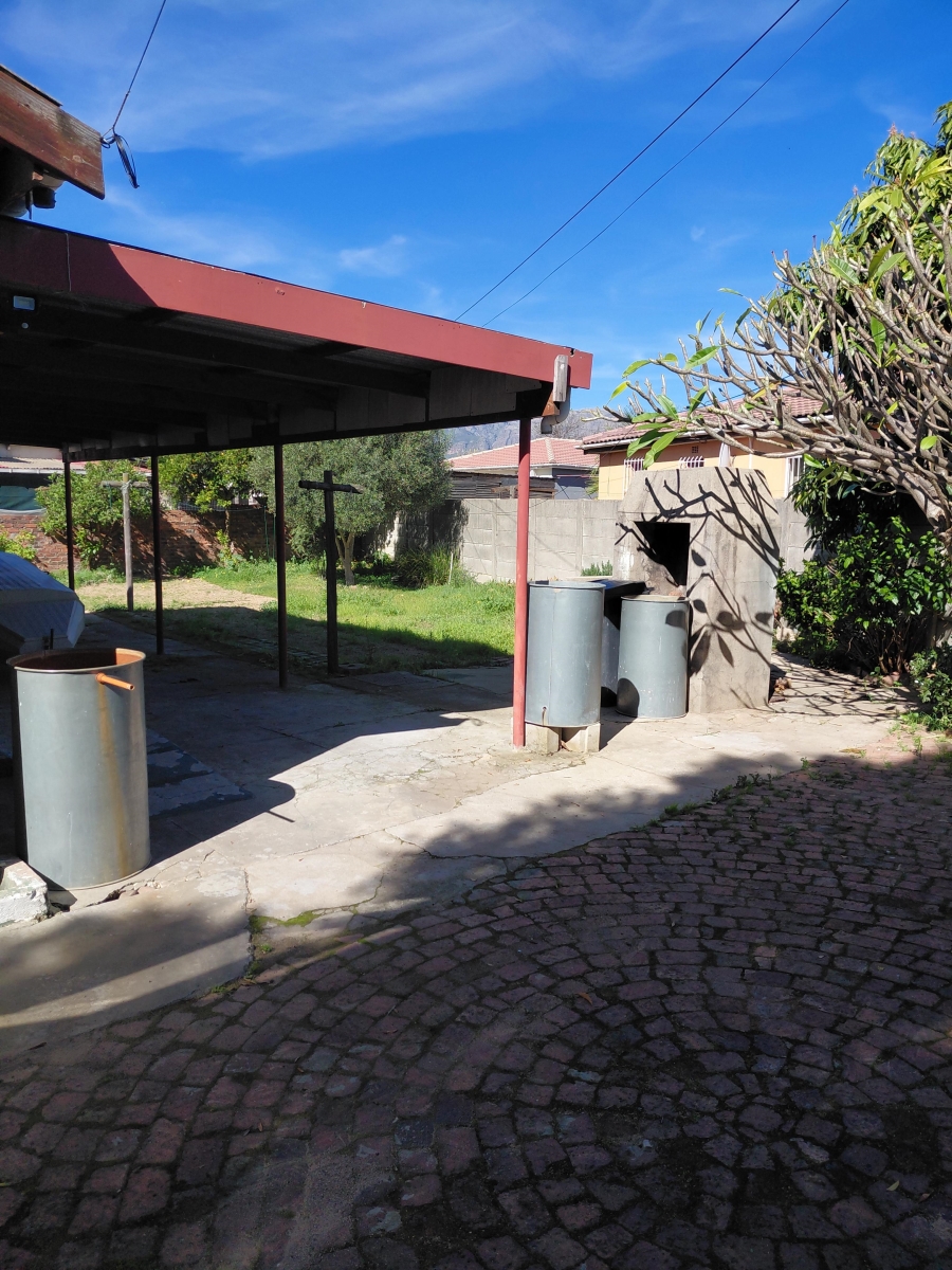 To Let 3 Bedroom Property for Rent in New Orleans Western Cape